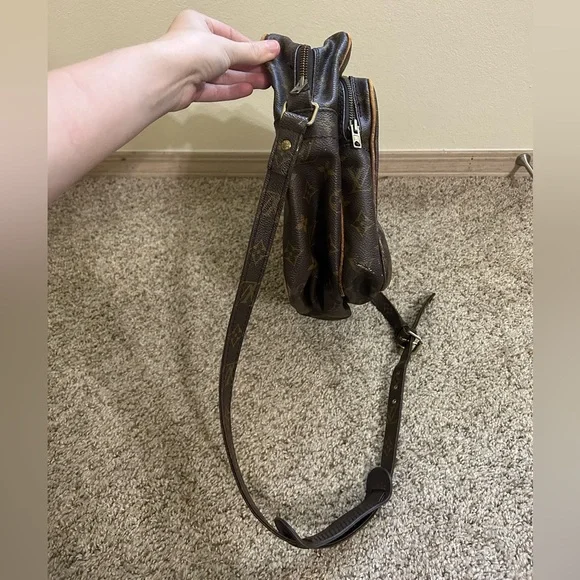 Vintage Louis Vuitton Brown Messenger Bag Monogram Design Coated Canvas Leather - Picture 3 of 16